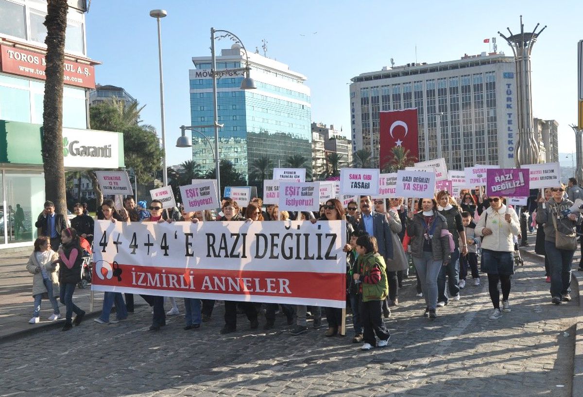 Annelerden 4+4+4 Protestosu