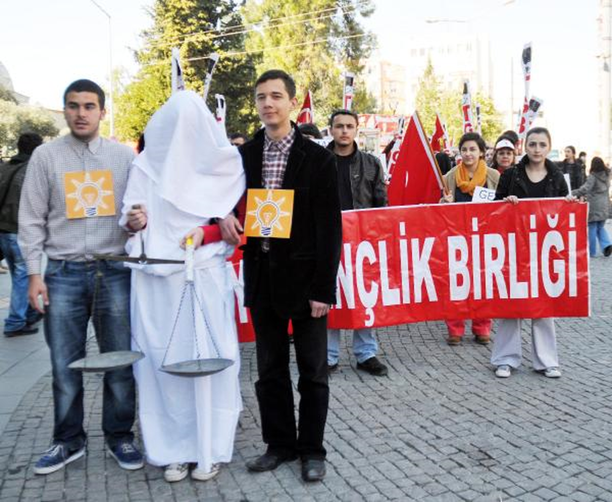 Antalya\'da Sivas Olayları Davası\'nda Zaman Aşımı Protestosu