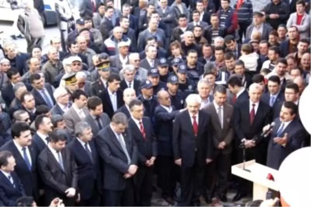 Bakan Çelik, Havran\'da Açılış Yapıp Temel Attı