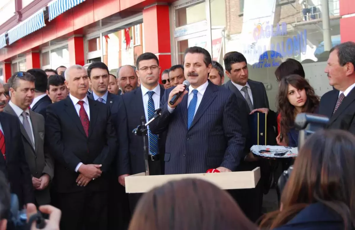 Bakan Çelik: Koca Seyit\'in Memleketinde Pazar Yeri Açtı