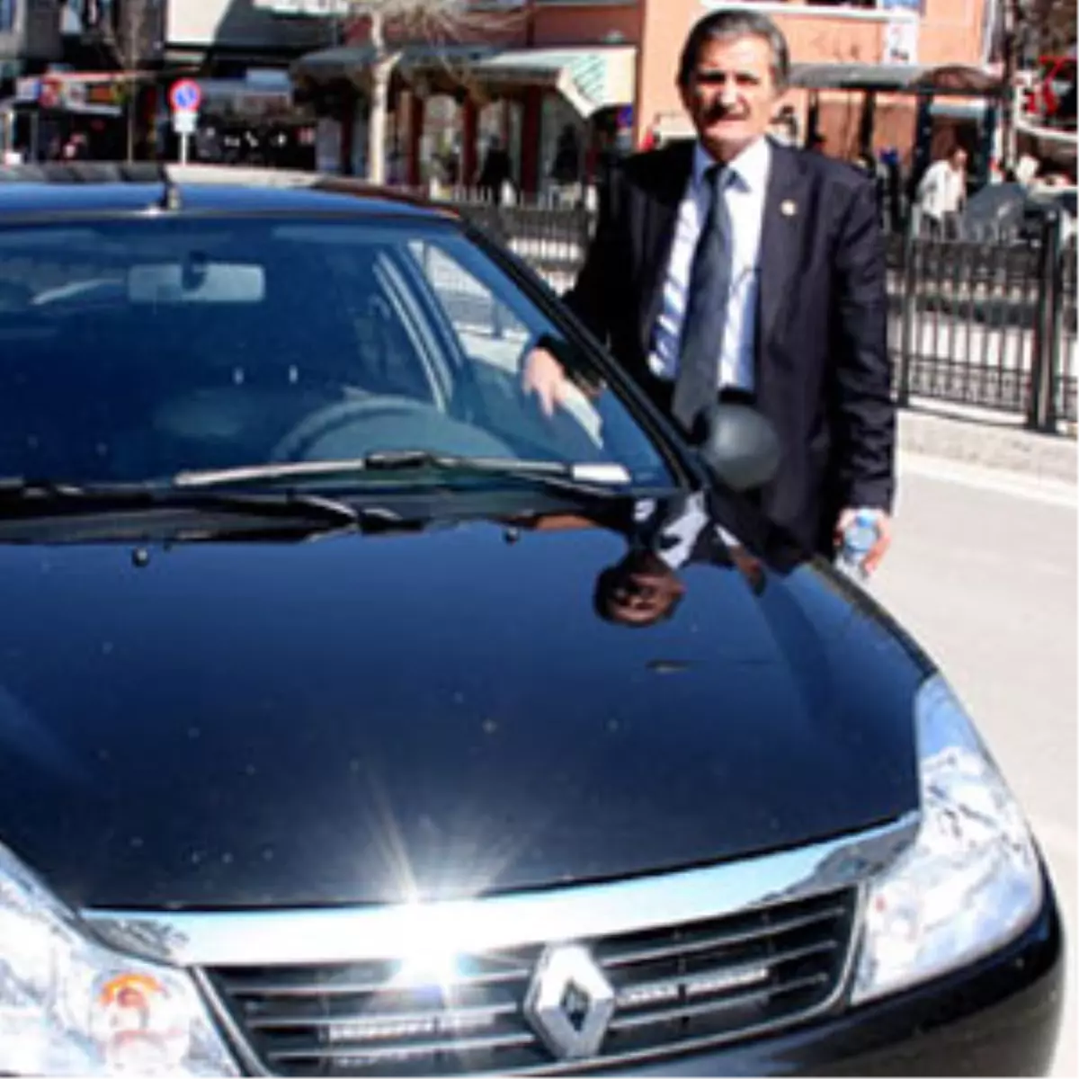 Başkanın Aracı Borçtan Bağlandı