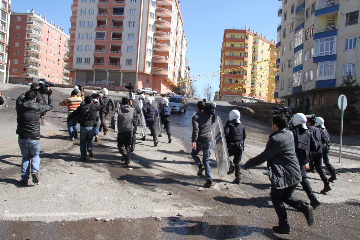 Diyarbakır\'da Nevruz Gerginliği