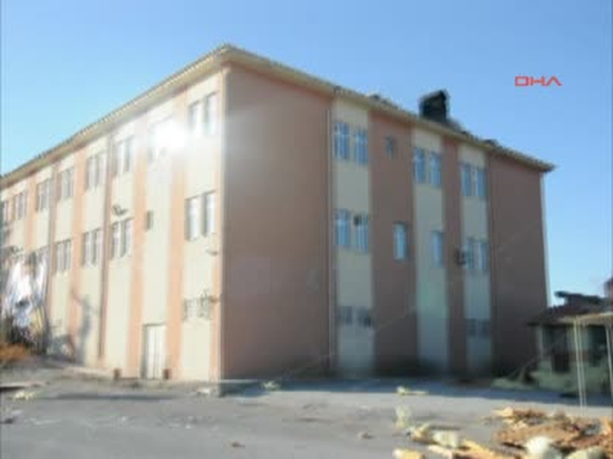 Rüzgar, Hastanenin Çatısını Uçurdu