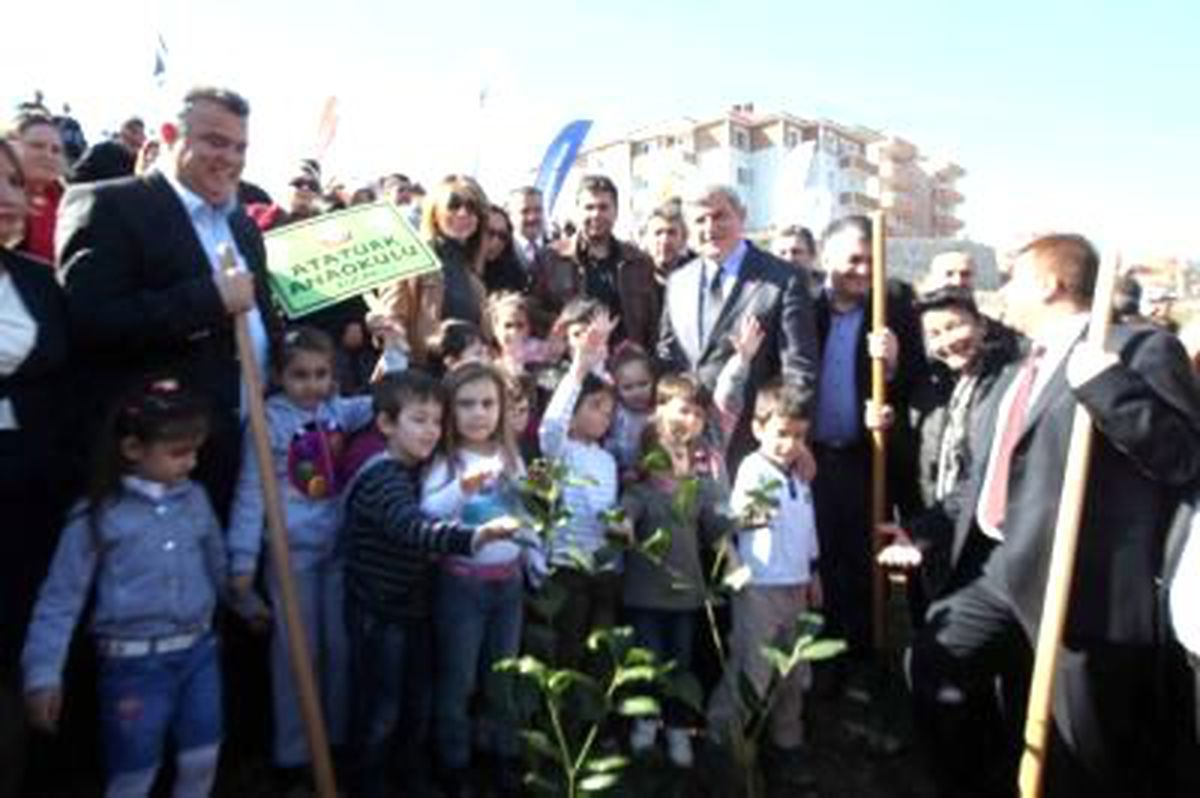 Derince'de Şehitlerimiz İçin 3 Bin Ağaç Dikildi