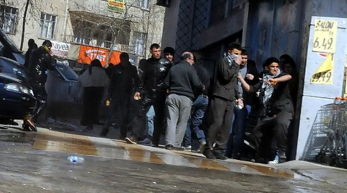 Diyarbakır\'da Nevruz Gerginliği