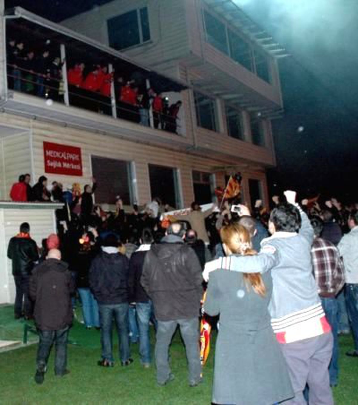 Galatasaraylı Taraftarlar Florya\'da