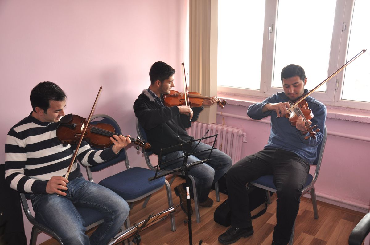 Gençlik Merkezi\'nde Keman Kursuna Yoğun İlgi