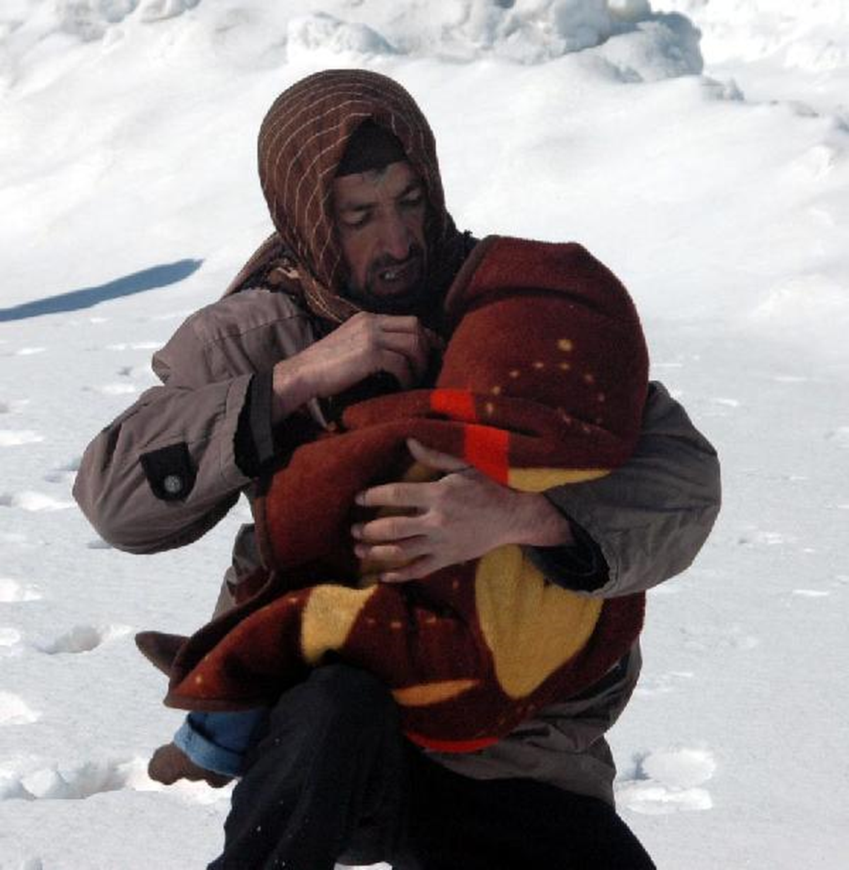 Habere Gittiler, Hasta Bebeği Ambulansa Kadar Taşıdı