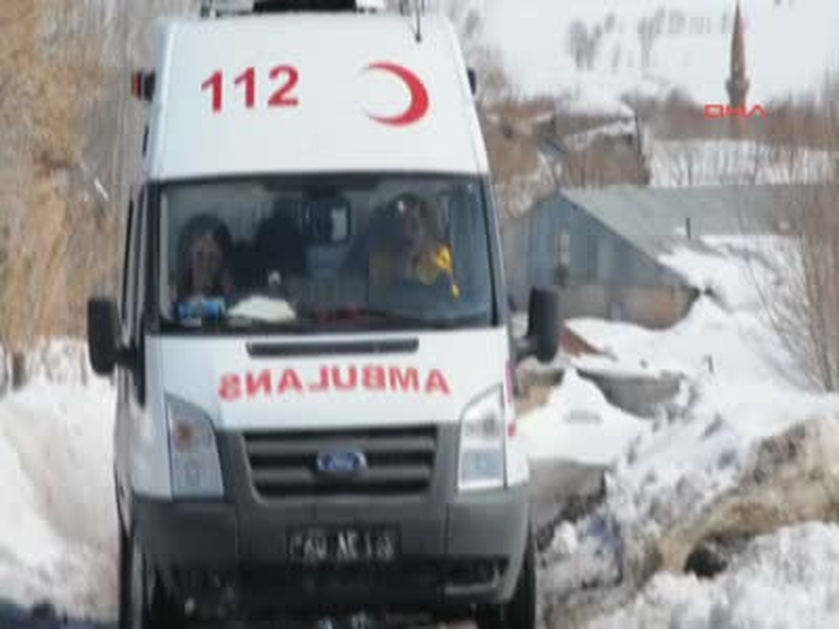 Habere Gittiler, Hasta Bebeği Ambulansa Kadar Taşıdılar