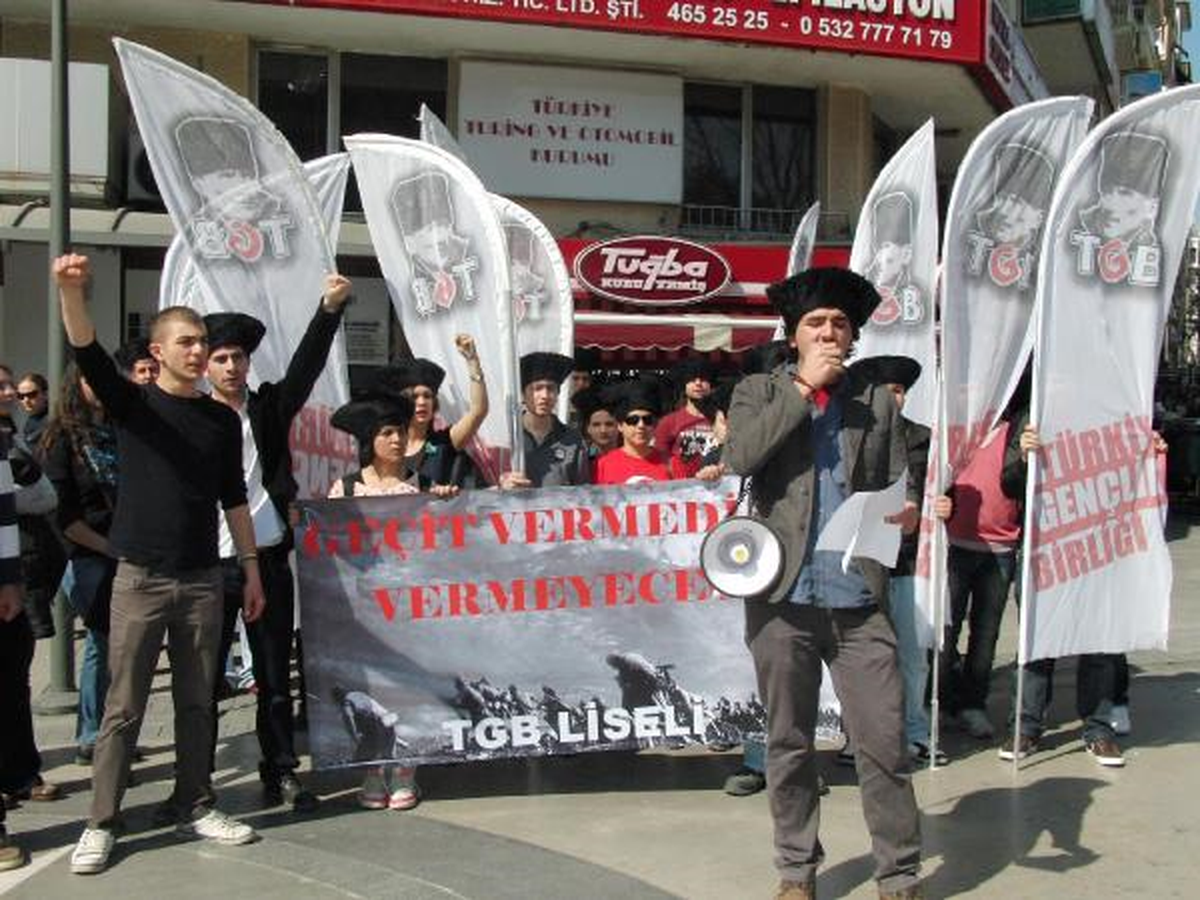 \'Hepimiz Seyit Onbaşı\'yız\' Sloganıyla Yürüdüler