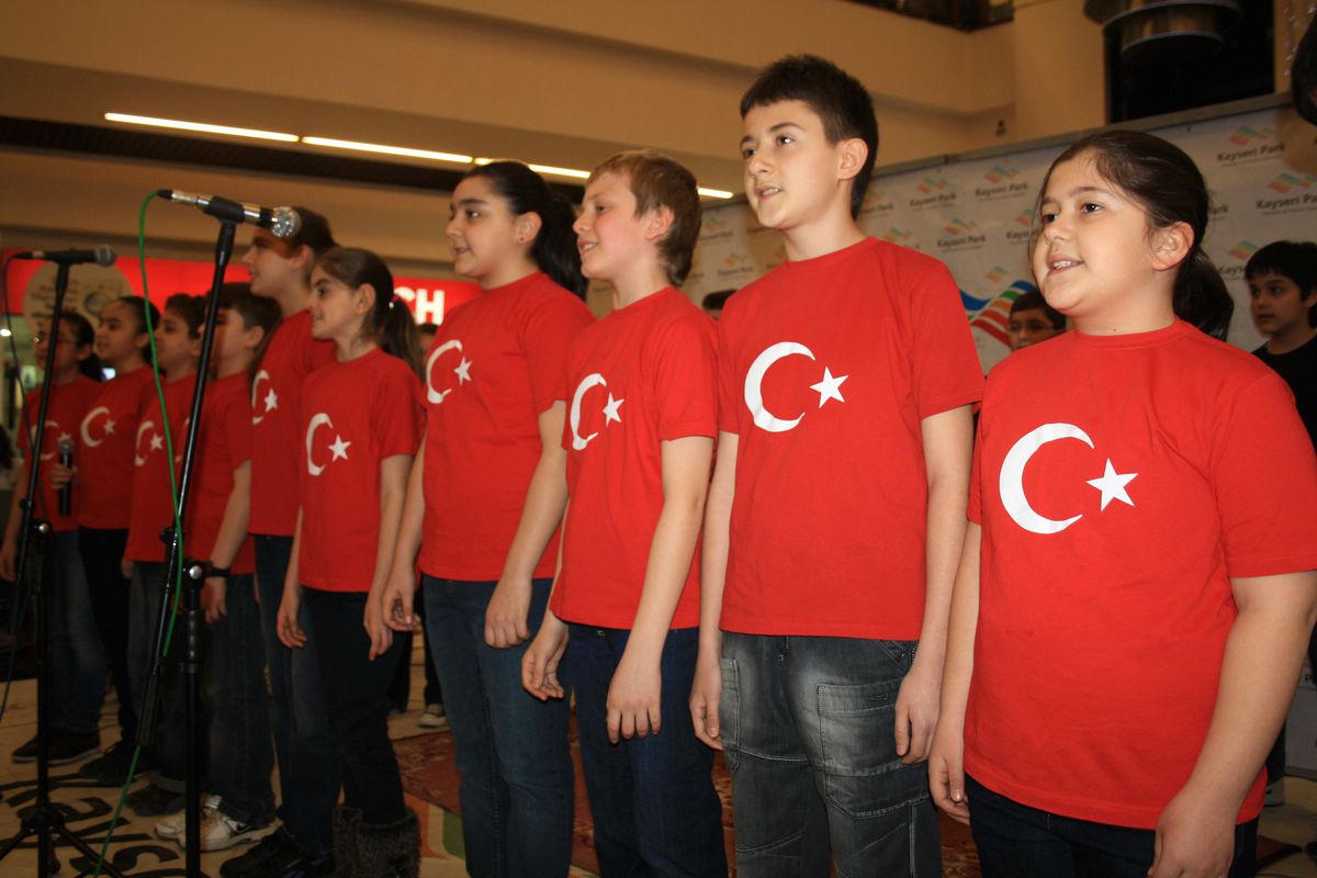 İlkokul Öğrencileri Şehitleri Oratoryo Gösterisiyle Andı