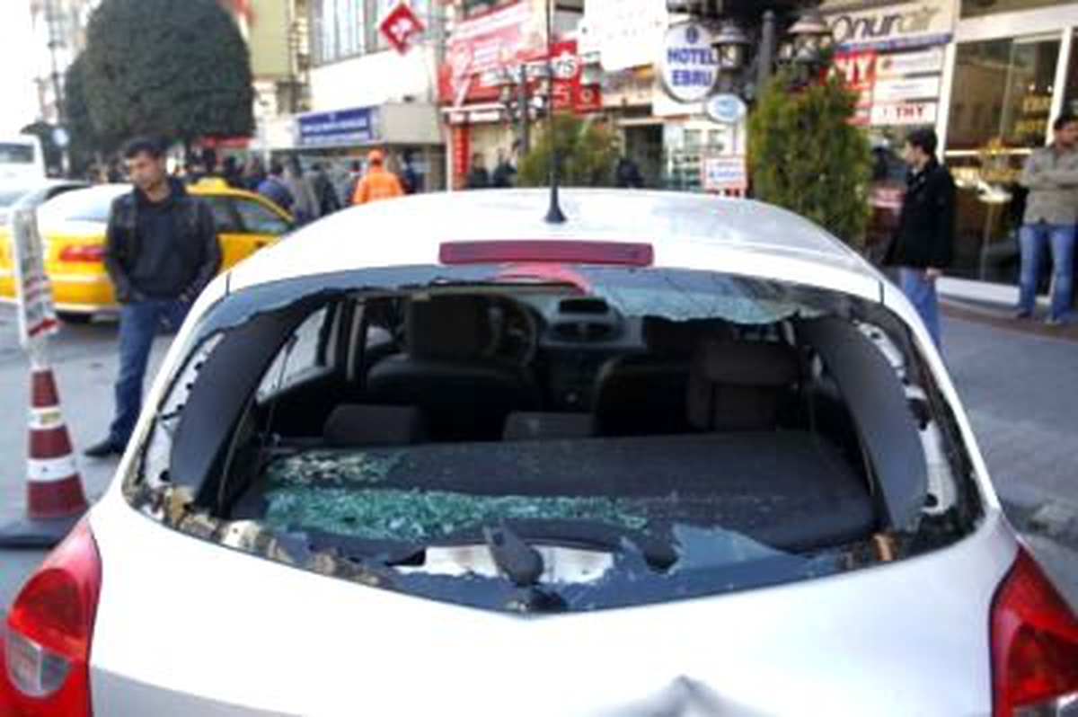 İstanbul\'da Kırılmadık Cam Bırakmadılar