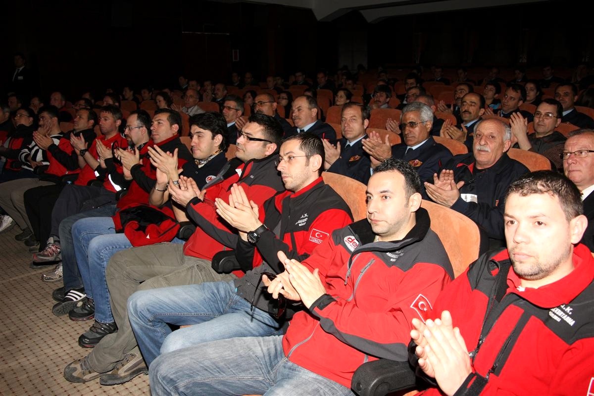 İtfaiyenin Gönüllü Neferleri Sertifikalarını Aldı