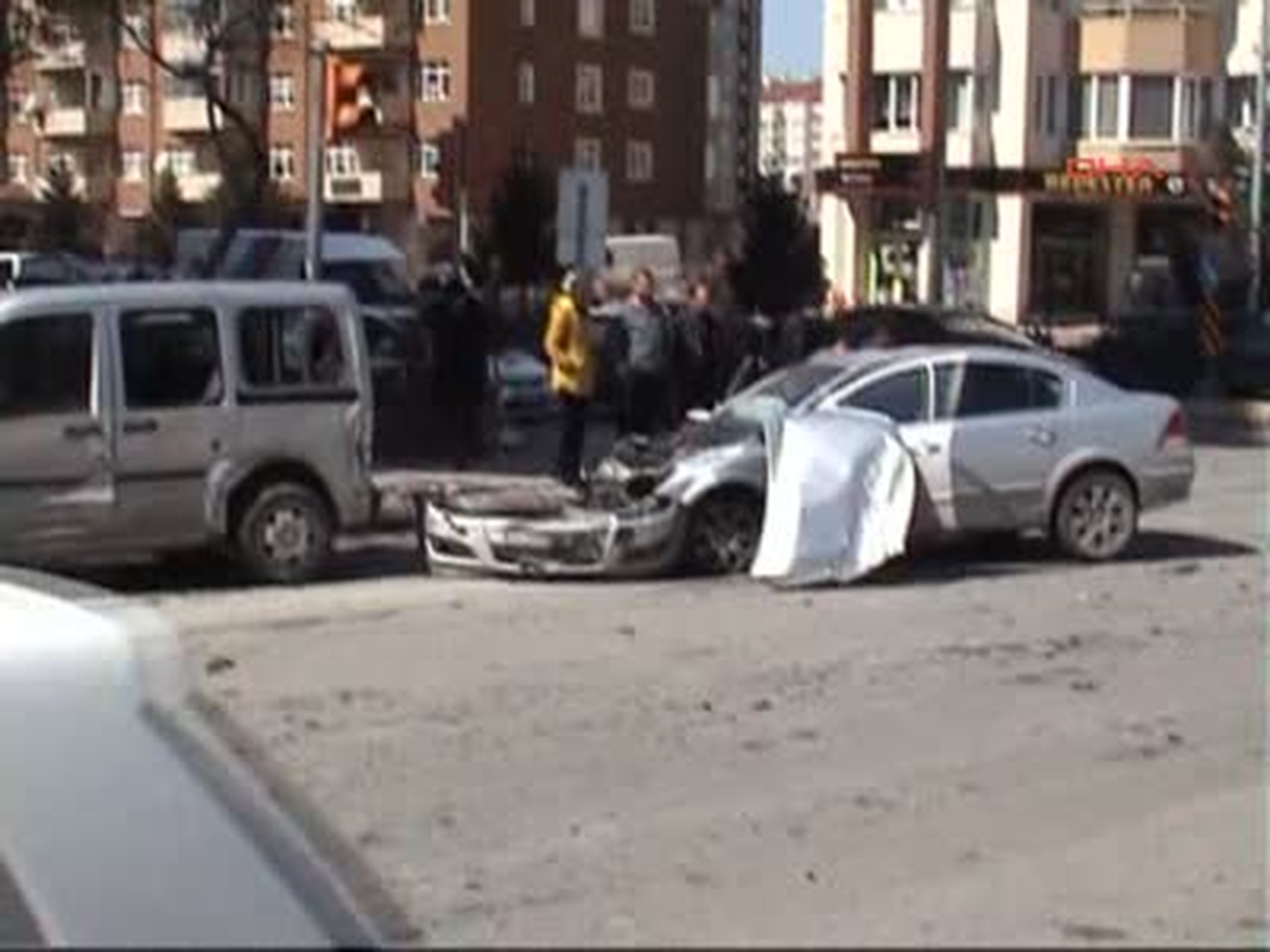 Ambulans Devrildi 3 Yaralı