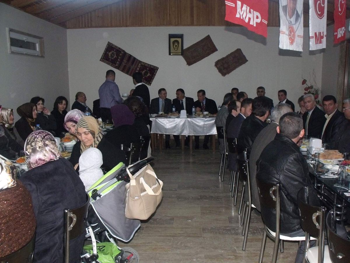 Kula'da MHP'liler Yemekte Buluştu