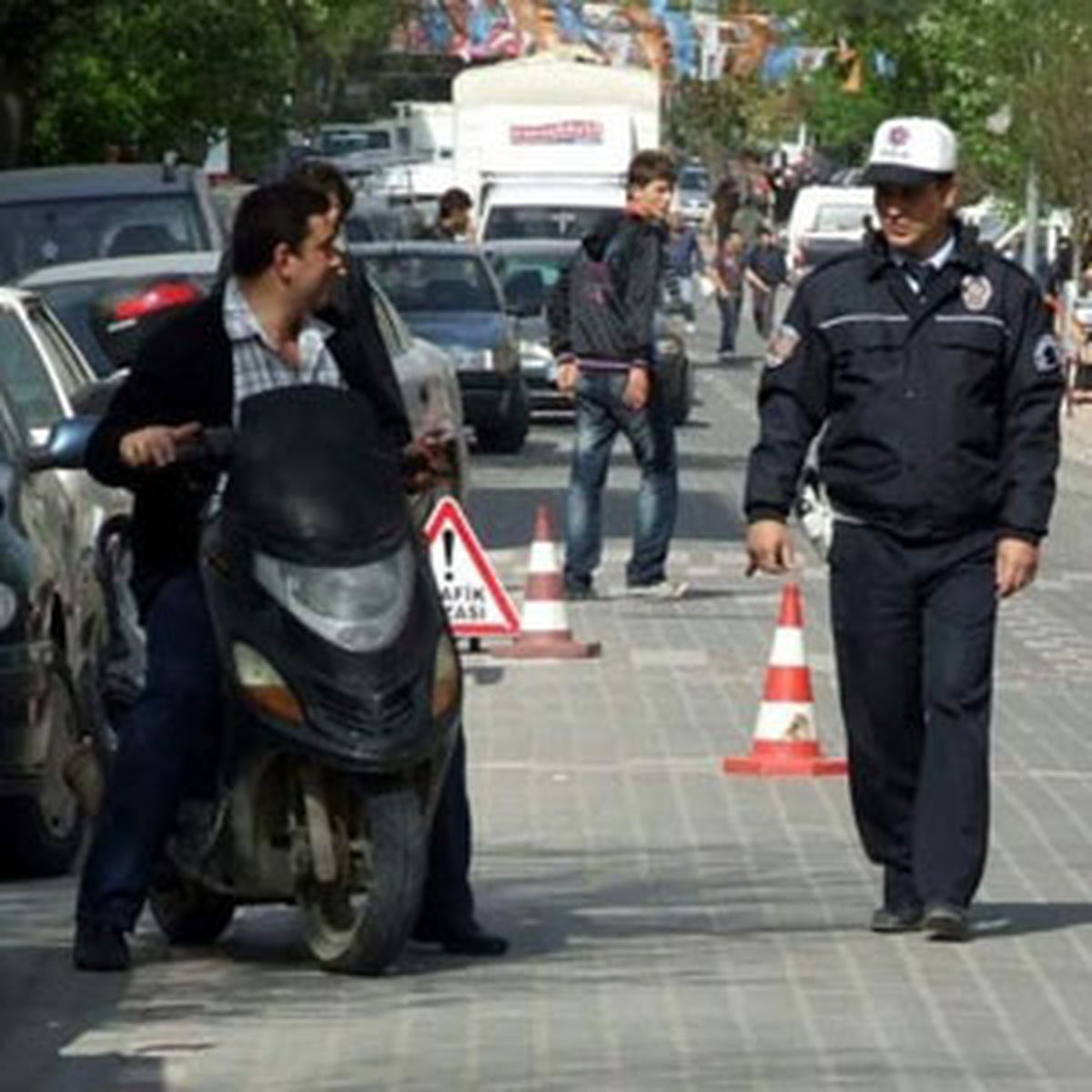 Motosiklet Sürücülerine Kask Denetimi
