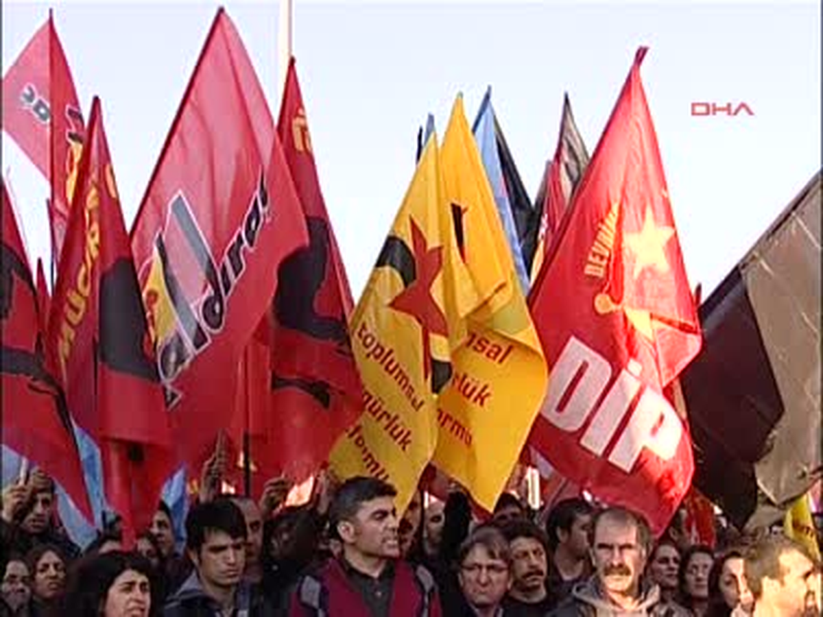 Nevruz Kutlamalarına İzin Verilmedi, Ateş Üzerinden Atladılar