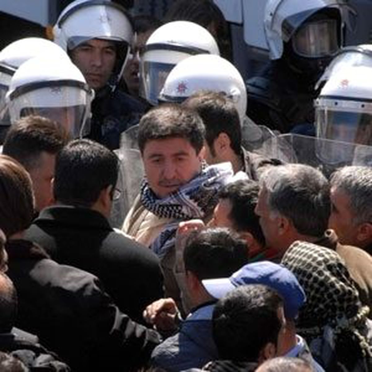 Polis, BDP\'li Vekillerin de Bulunduğu Gruba Müdahale Etti