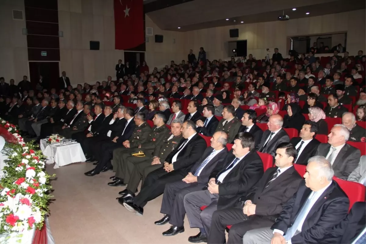 Sakarya'da Şehit Yakını ve Gazilere Devlet Övünç Madalyası Verildi