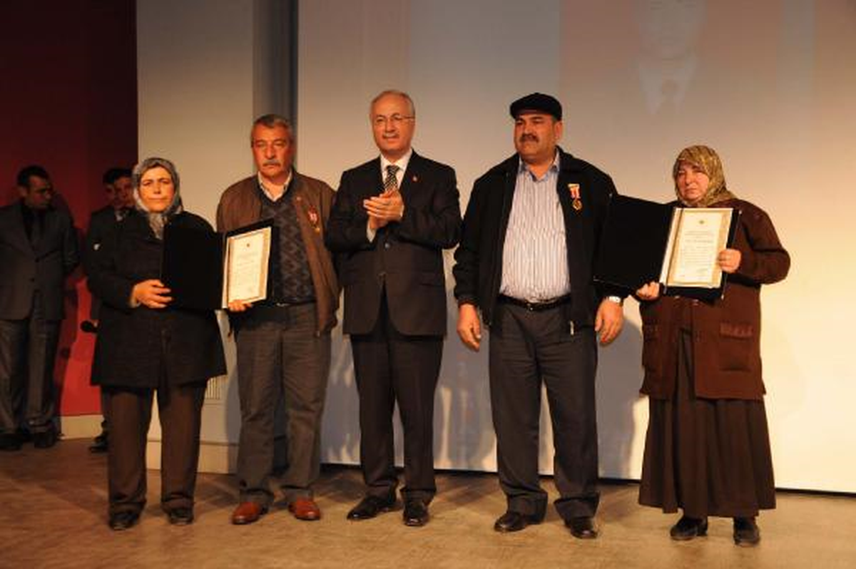 Şehitler Gözyaşlarıyla Anıldı