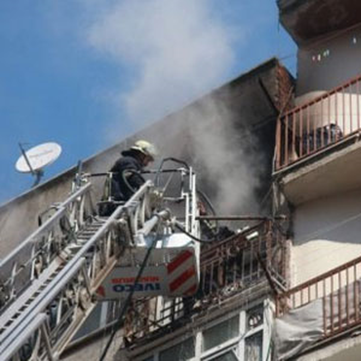 Söndürülmeyen Sigara İzmariti Apartmanı Yakıyordu