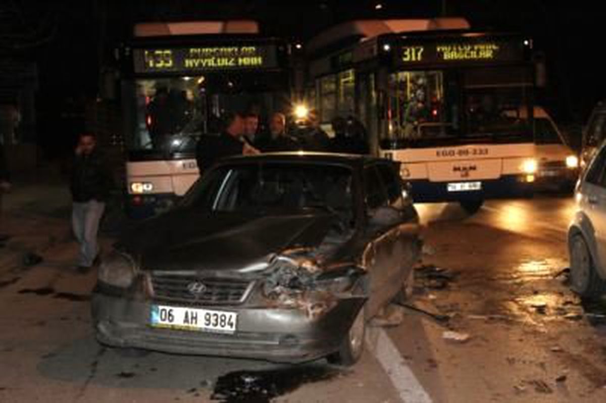 Trafik Kazaları: 1 Ölü, 9 Yaralı