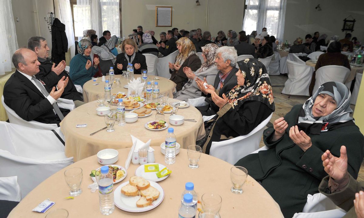 Vali Çakacak Şehit Aileleri ve Gazilerle Bir Araya Geldi