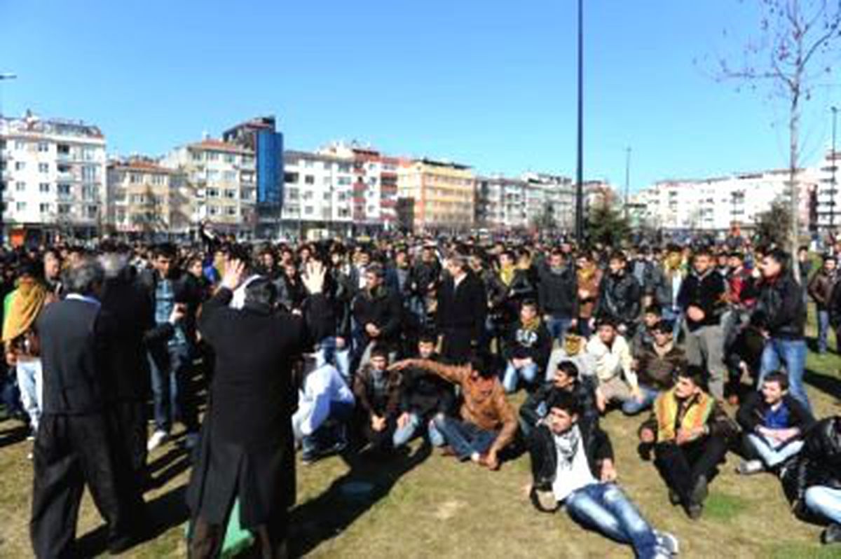 Yolu Kapatan Gruba Polis Müdahalesi