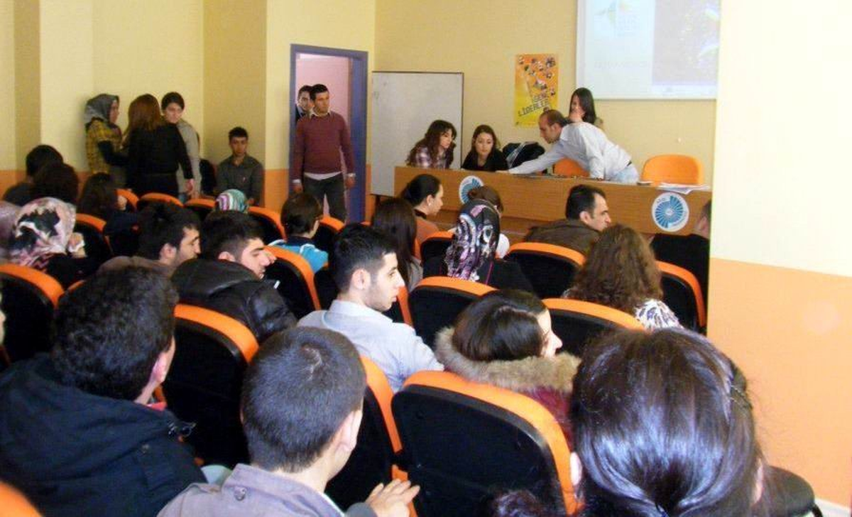 Adana Kent Konseyi Gençlik Meclisi Niğde Üniversitesi'nde