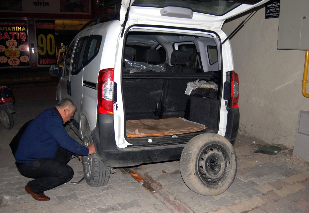 Adıyaman\'da 26 Aracın Lastiği Bıçakla Kesildi