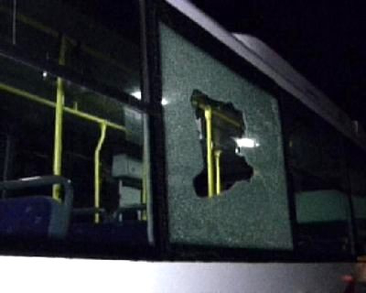 Antalya\'da Korsan Göstericiler Otobüs Taşladı