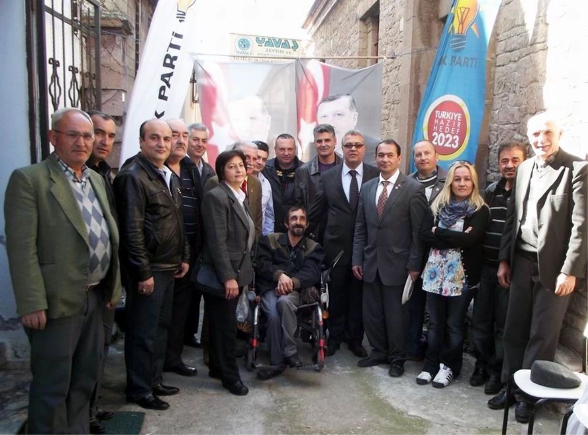 Ayvalıklı Engellilerden AK Parti ve CHP\'ye Ziyaret