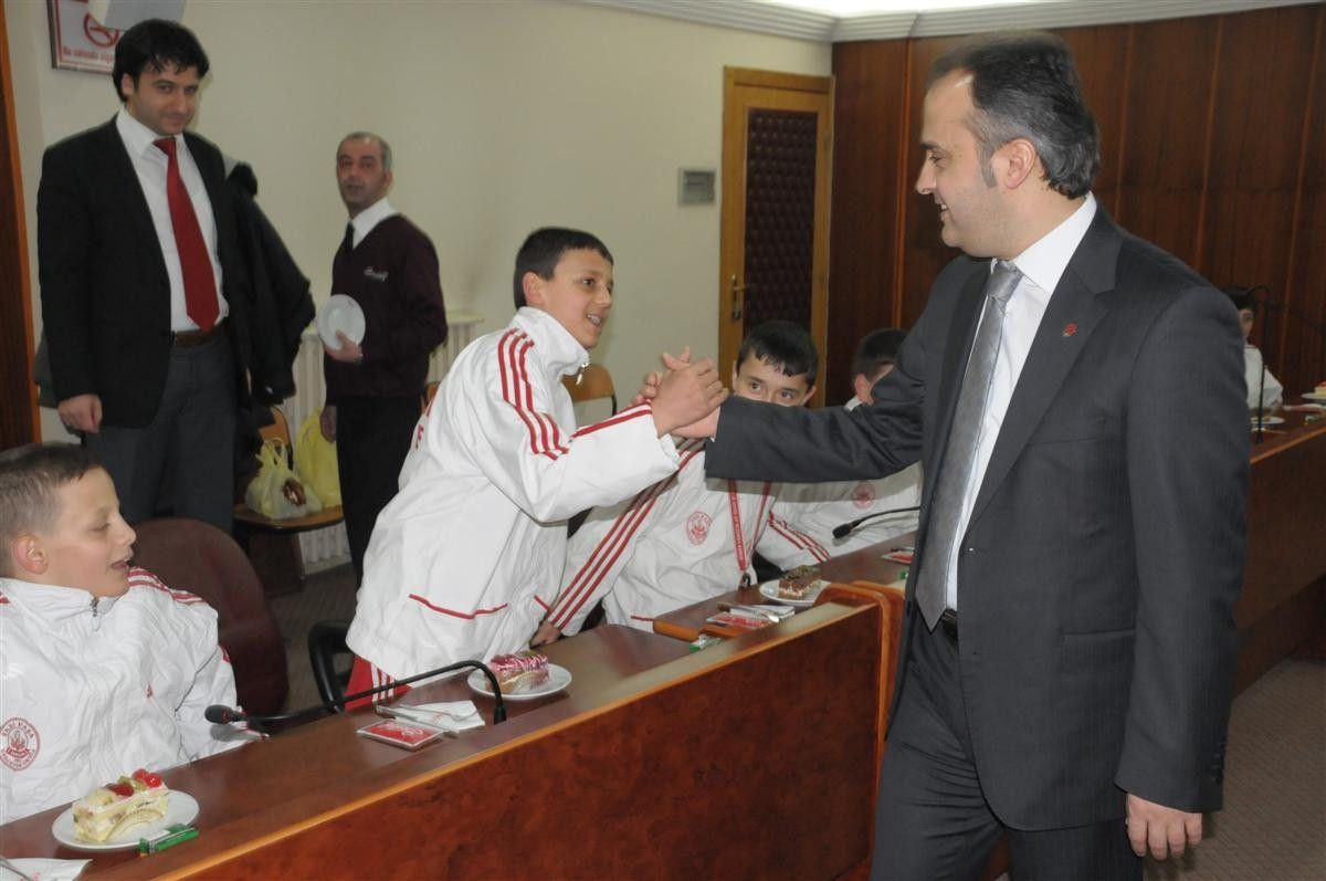 Başkan Aktaş\'tan Minik Sporculara Moral