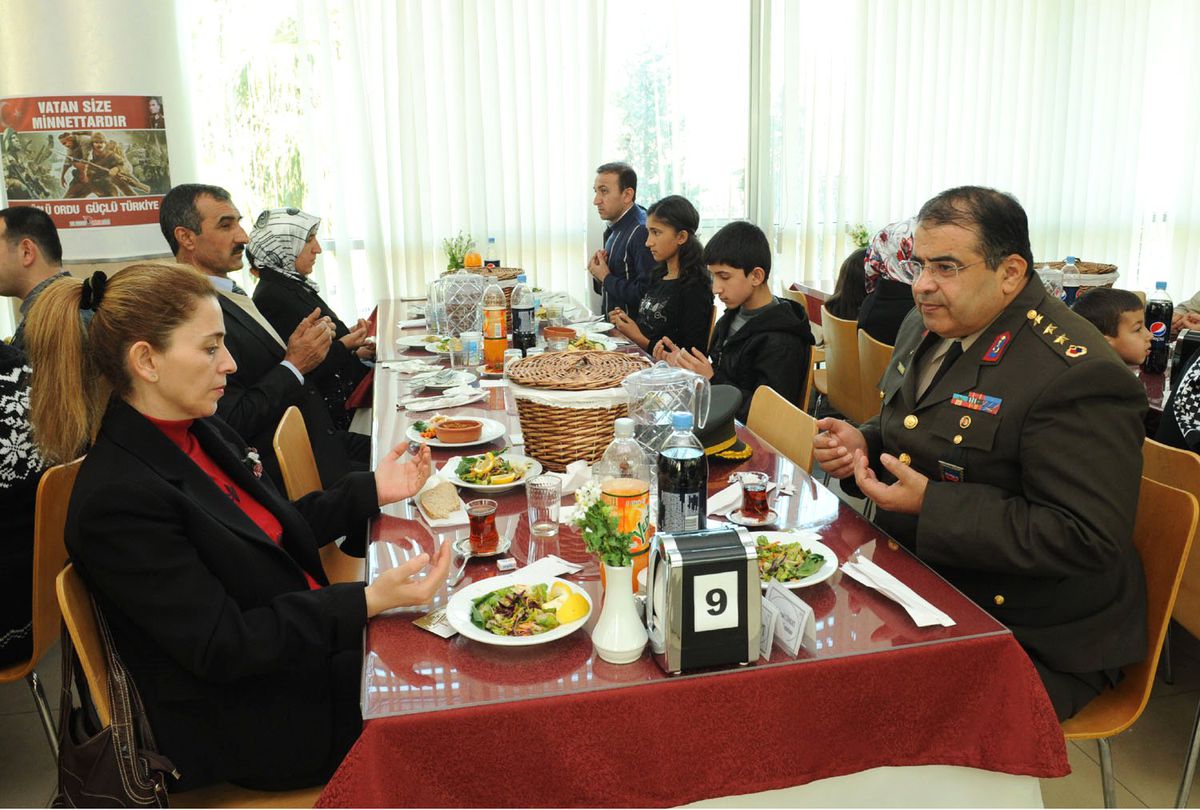 Belediyeden Şehit Ailelerine Yemek