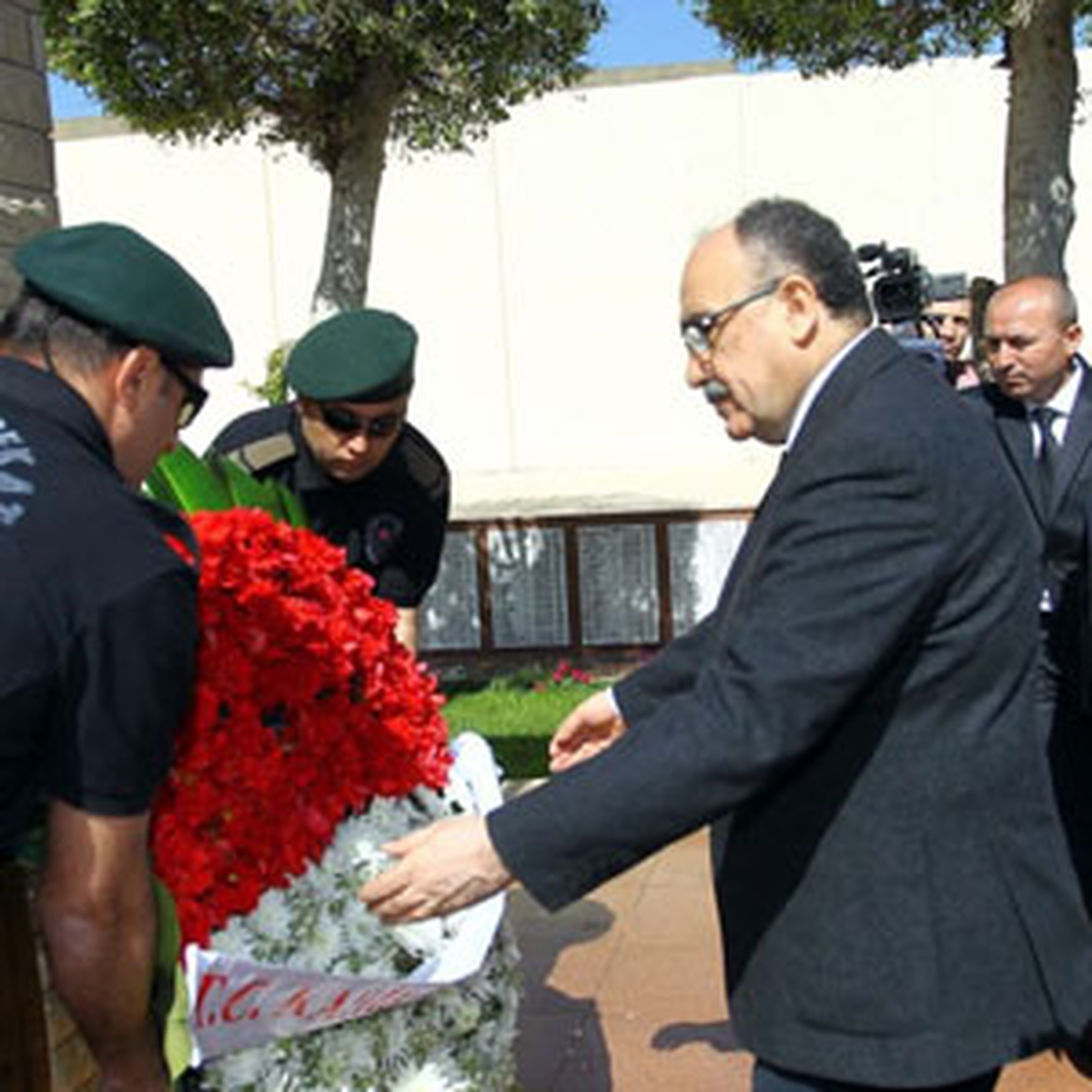 Beşir Atalay Kahire\'de
