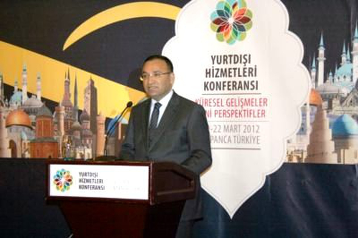 Bozdağ: "Avrupa\'da Yeni Kuşağın Dil Derdi Yok, Türkçe Derdi Var"