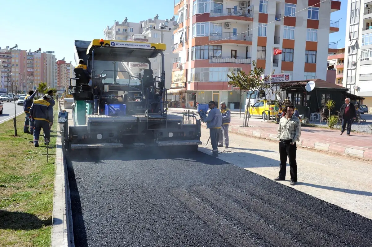 Bülent Ecevit Bulvarı Asfaltlanıyor