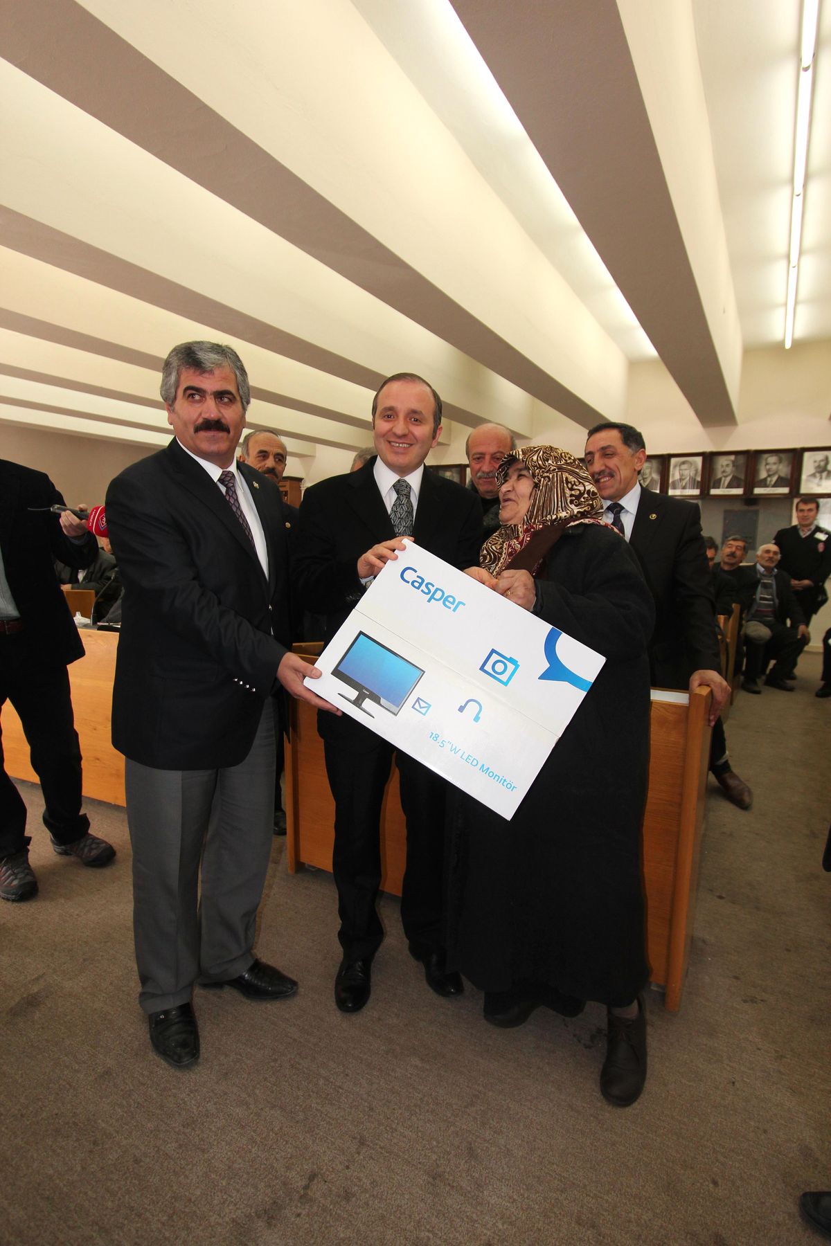 Büyükşehir Belediyesi Tarafından Mahalle Muhtarlarına Bilgisayar Dağıtıldı