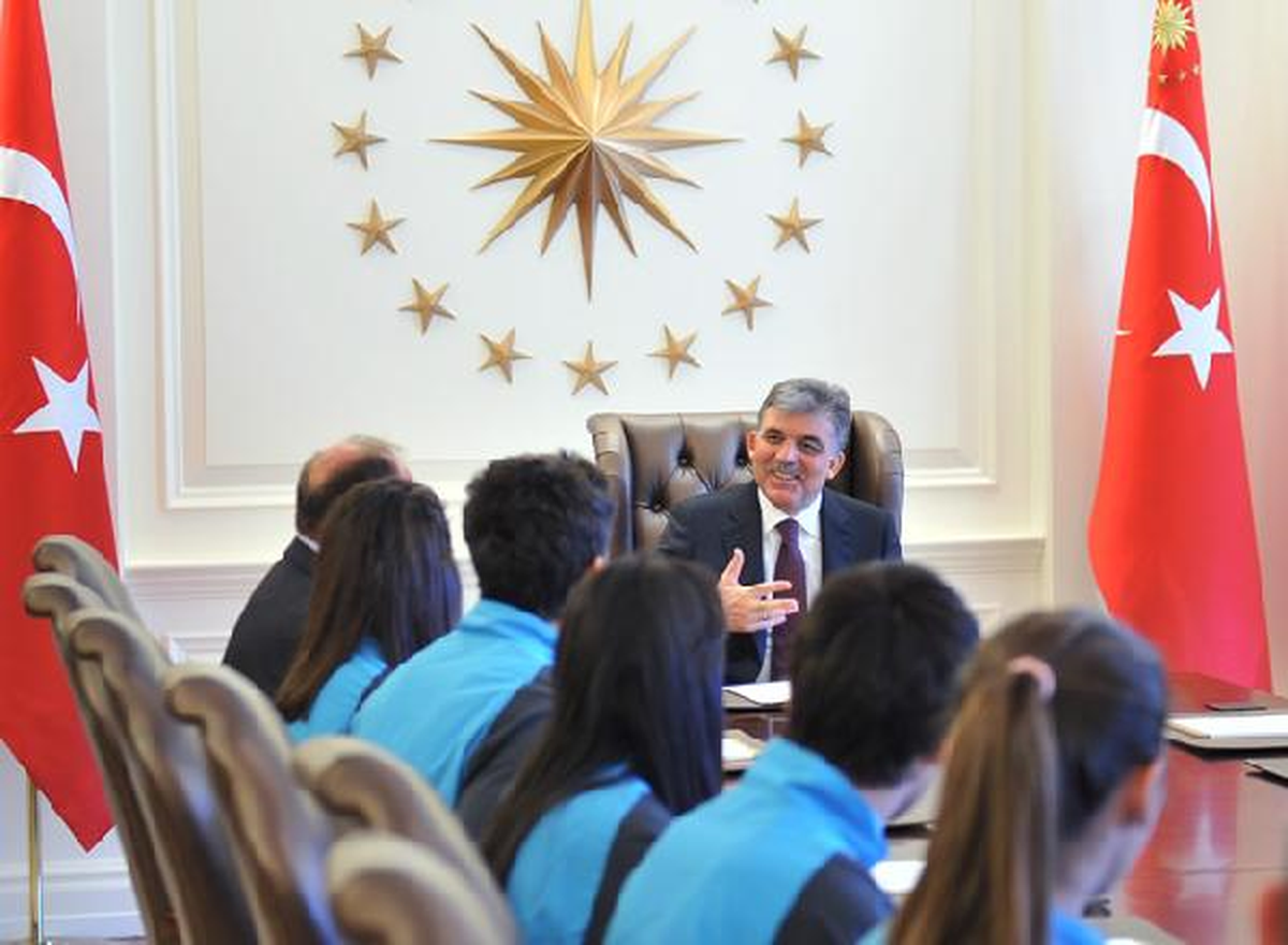 Çanakkale\'den Getirilen Toprak, Su ve Bayrak Cumhurbaşkanı Gül\'e Sunuldu