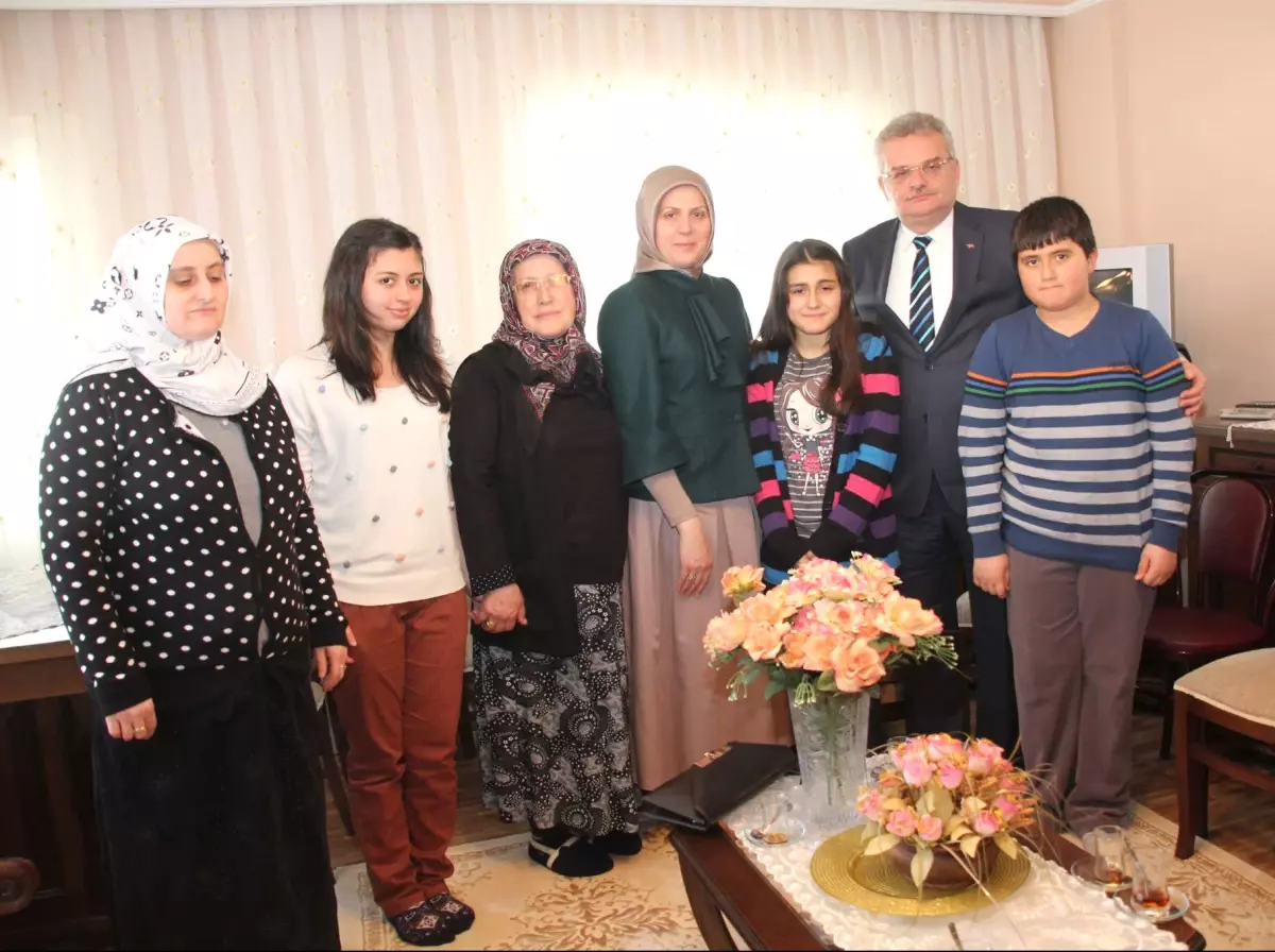 Çankırı Valisi Özcan\' Şehit Ailelerini Ziyaret Etti