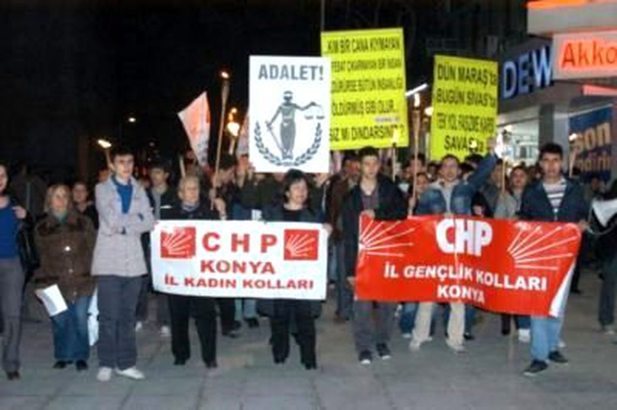 CHP\'den Zaman Aşımına Meşaleli Protesto