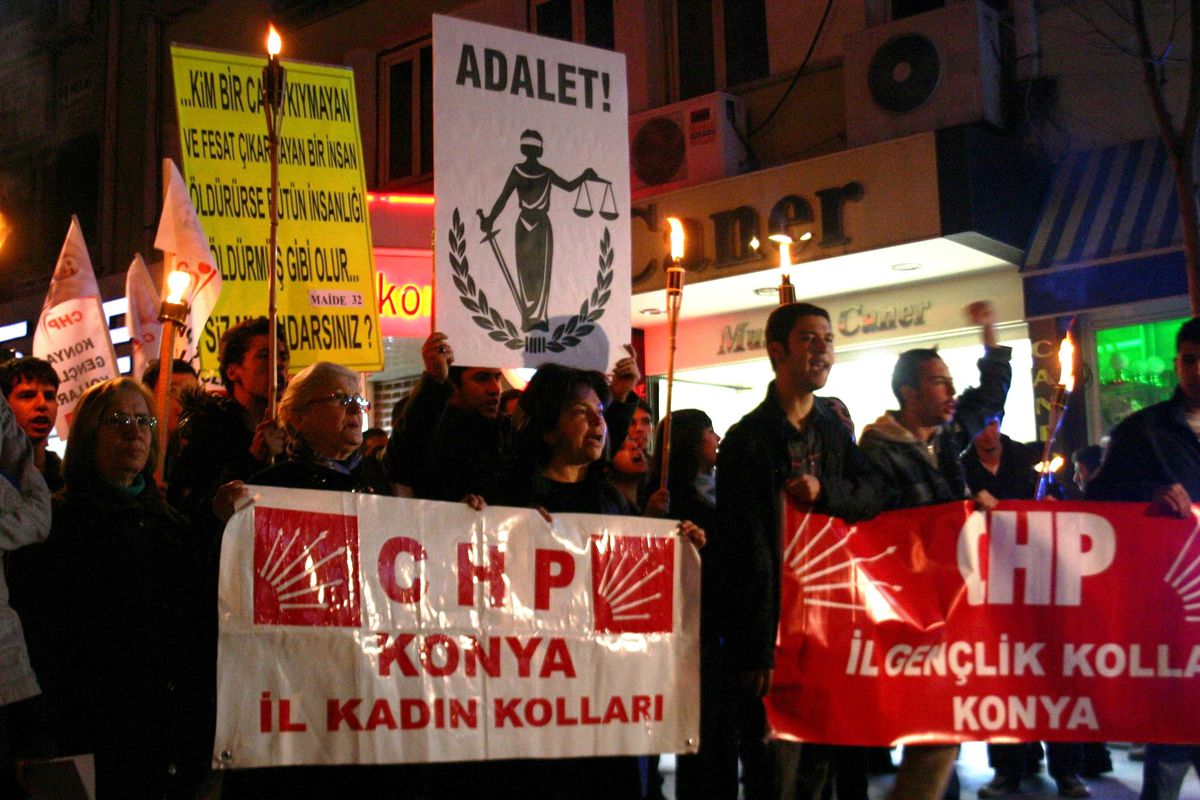 CHP\'li Gençlerden "Zaman Aşımı" Protestosu