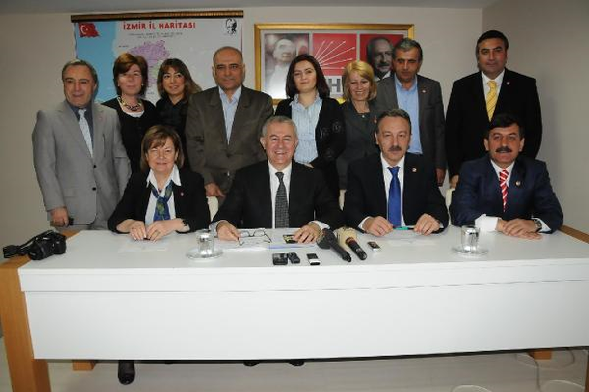 CHP'li Yüksel: 'Bakanlar İzmir'de Maske Takıyor'