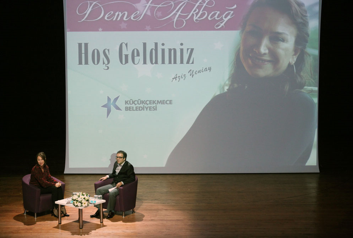 Demet Akbağ ile Komedi Tadında Söyleşi