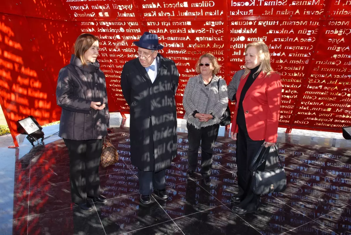 Doğan Hızlan\'dan \'Al Yazma Anıtı\'na Övgü