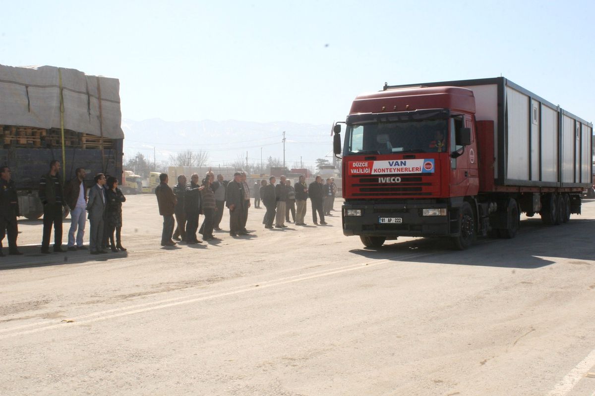 Düzce\'den Van\'a Konteyner Ev Gönderildi