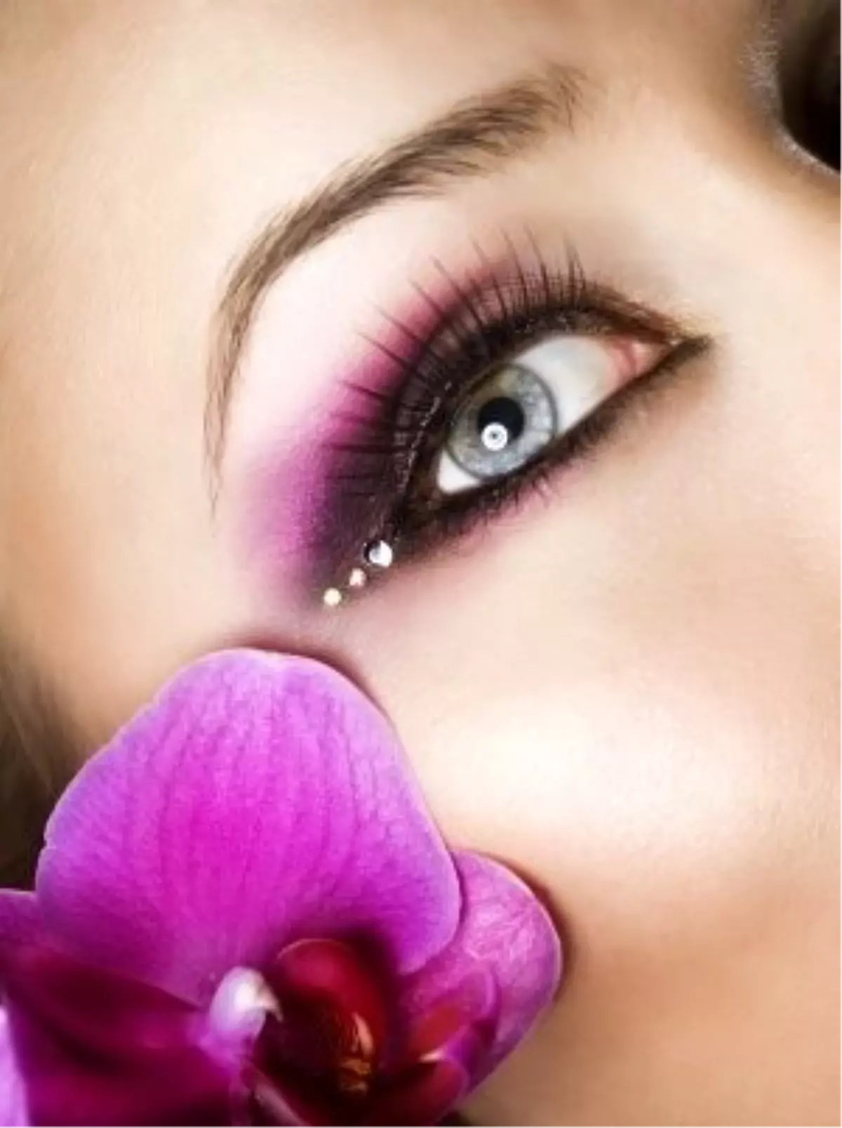 Egzotik Renklerle Makyajınız Bahar Kokacak
 
