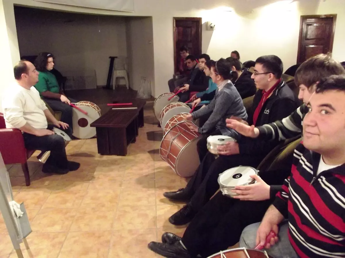 Engellilerin Ritim Çalışması Neşe İçinde Geçiyor