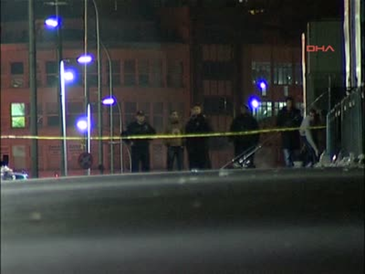 Galata Köprüsü\'nde Şüpheli Paket Alarmı