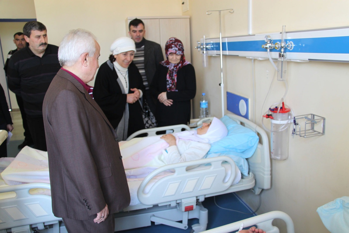 Giresun Valisi Dursun Ali Şahin ve Eşinden Kazazede Umrecilere "Geçmiş Olsun" Ziyareti